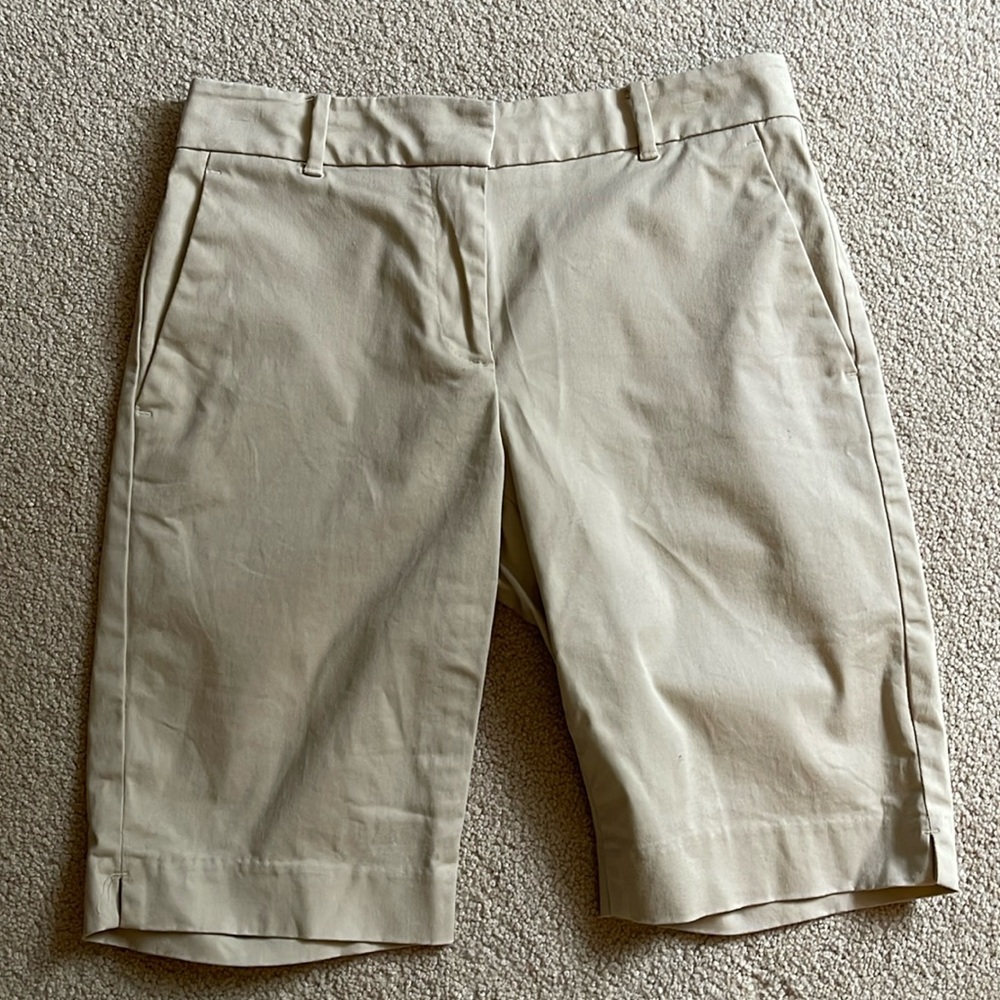 Ann Taylor Cream Bermuda Shorts Size 0